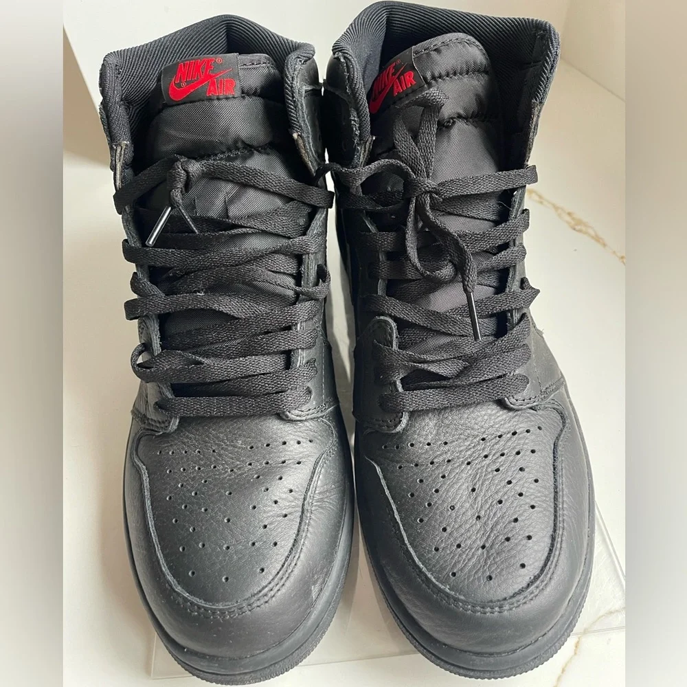 Nike Air Jordan 1 Retro High OG 'Triple Black' sneaker - Picture 4 of 10